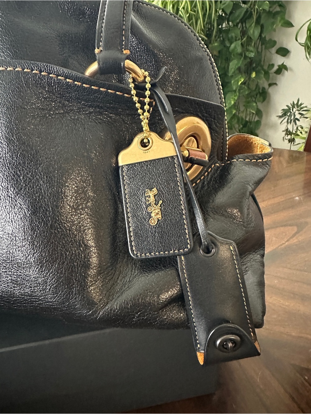 Coach Large Black 1941 Outlaw Satchel with gold tone hardware - Picture 6 of 16